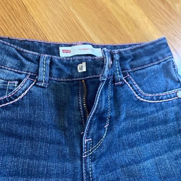 Levi’s girls boot cut jean with pink stitching - Picture 3 of 9